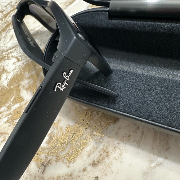 New Ray Ban Smart Sunglasses (camera) - Picture 3 of 4